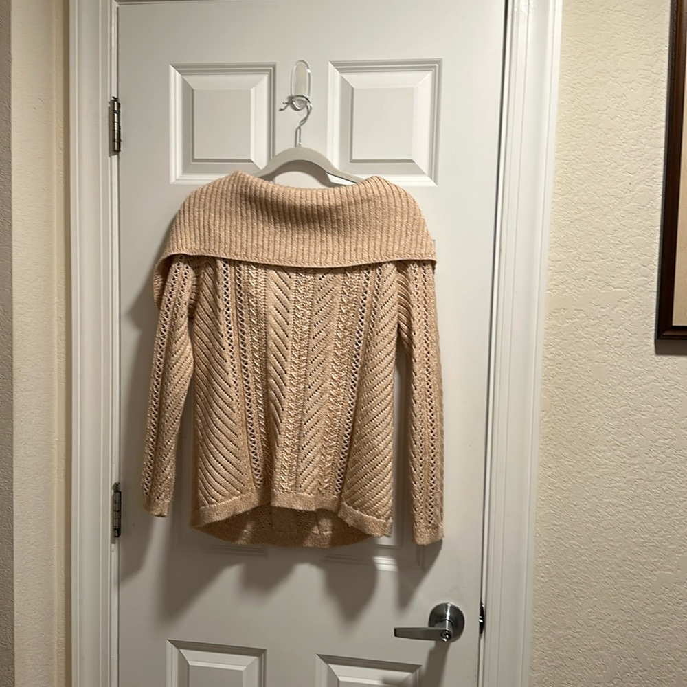 White House black market pink sweater with bow trim